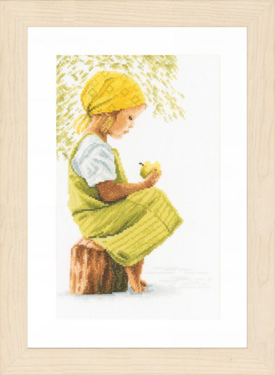 PN-0021213 Набор для вышивания LANARTE "GIRL WITH APPLE"